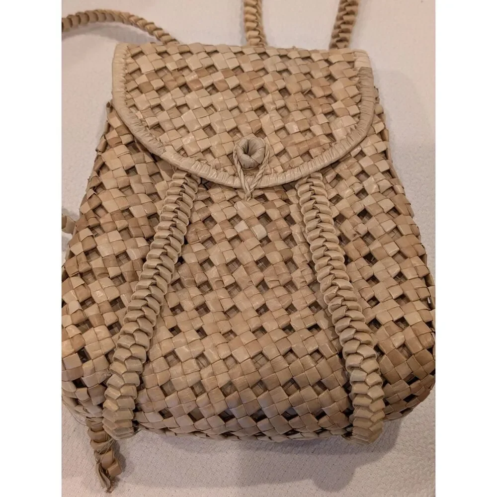 Vintage Woven Straw Backpack – Artisanal Craft – Repair or Repurpose - Picture 2 of 7